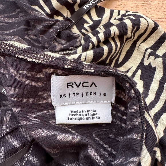 Black and white romper - Picture 3 of 3